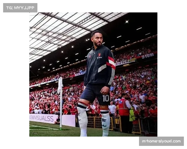 曼联库尼亚精准长传策动反击，姆贝莫高速前插助攻谢什科破门